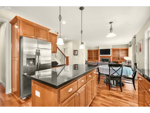 1633 Sw JOSHUA St, Portland, OR 97219