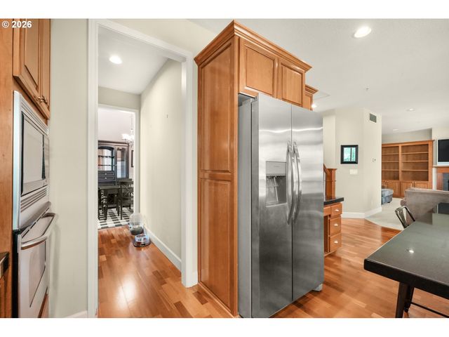 1633 Sw JOSHUA St, Portland, OR 97219