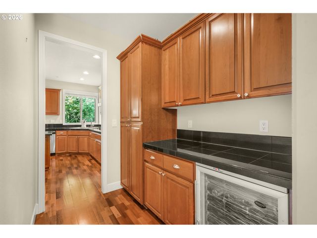 1633 Sw JOSHUA St, Portland, OR 97219