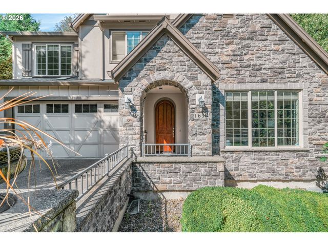 1633 Sw JOSHUA St, Portland, OR 97219