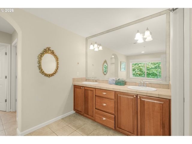1633 Sw JOSHUA St, Portland, OR 97219