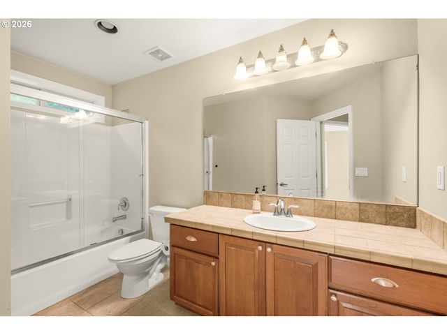 1633 Sw JOSHUA St, Portland, OR 97219