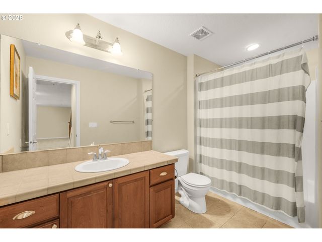 1633 Sw JOSHUA St, Portland, OR 97219