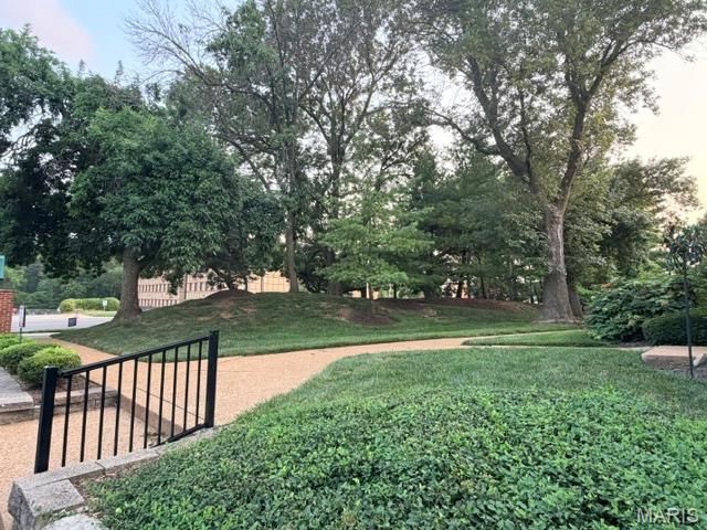 1115 Appleseed Lane A, Olivette, MO 63132