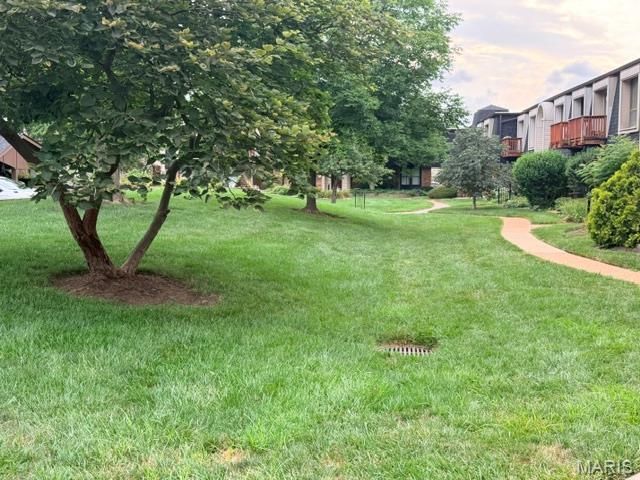 1115 Appleseed Lane A, Olivette, MO 63132