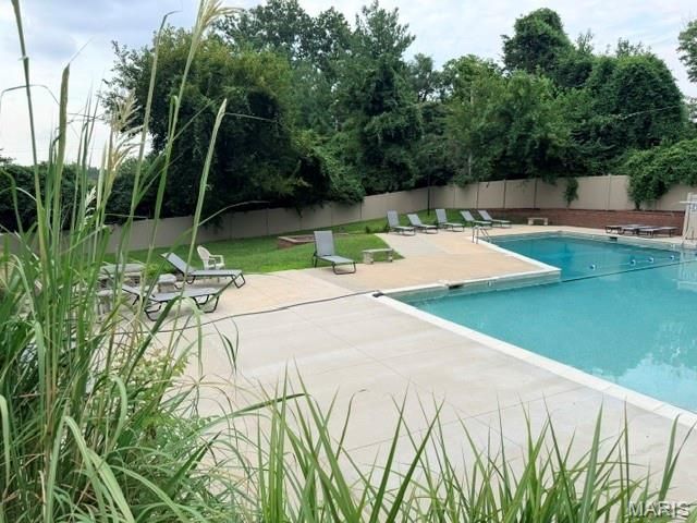 1115 Appleseed Lane A, Olivette, MO 63132