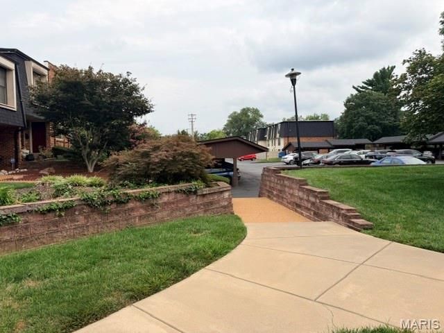 1115 Appleseed Lane A, Olivette, MO 63132