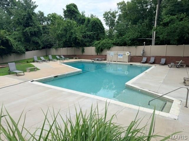 1115 Appleseed Lane A, Olivette, MO 63132