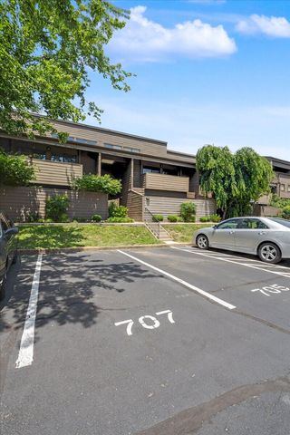 750 Shaker Drive 707, Lexington, KY 40504