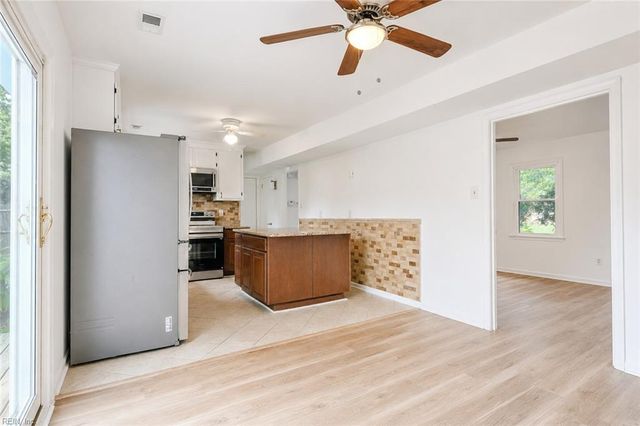 33 Edgemont DR, Hampton, VA 23666