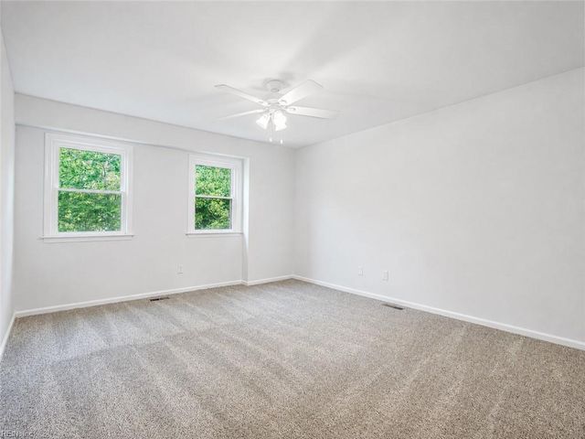 33 Edgemont DR, Hampton, VA 23666