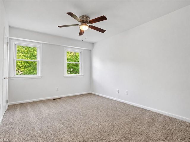 33 Edgemont DR, Hampton, VA 23666