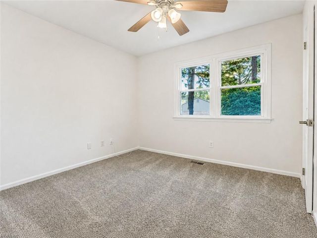 33 Edgemont DR, Hampton, VA 23666