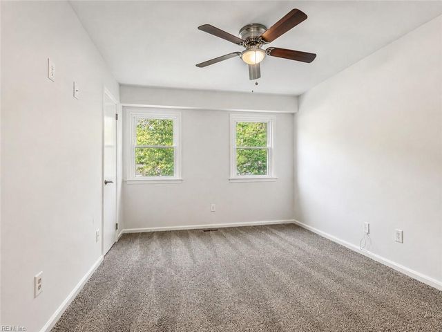 33 Edgemont DR, Hampton, VA 23666