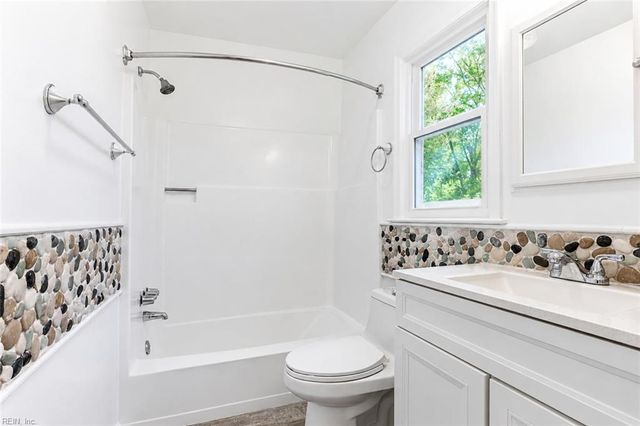 33 Edgemont DR, Hampton, VA 23666