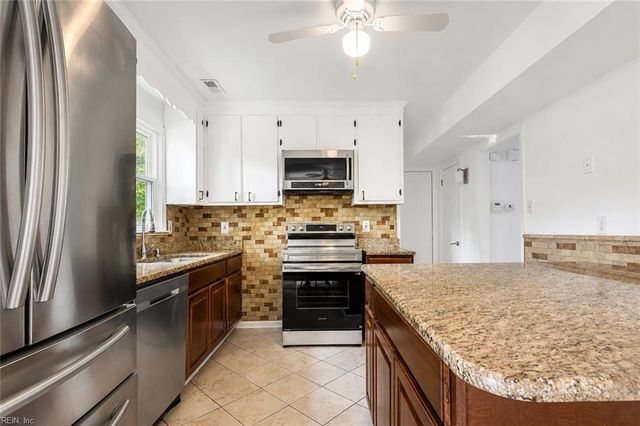 33 Edgemont DR, Hampton, VA 23666