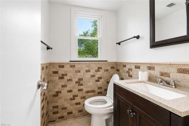 33 Edgemont DR, Hampton, VA 23666