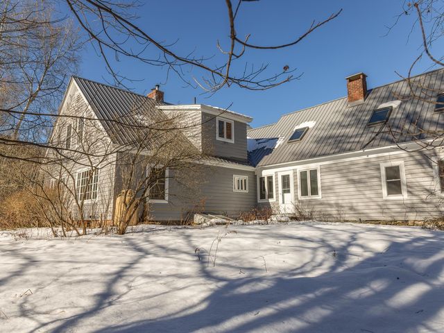 24 Hunt Road, Westmoreland, NH 03467