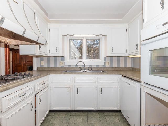 24 Hunt Road, Westmoreland, NH 03467