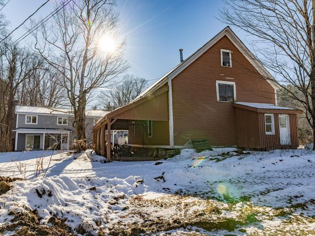 24 Hunt Road, Westmoreland, NH 03467