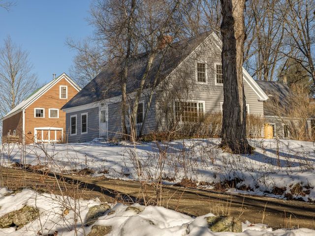 24 Hunt Road, Westmoreland, NH 03467