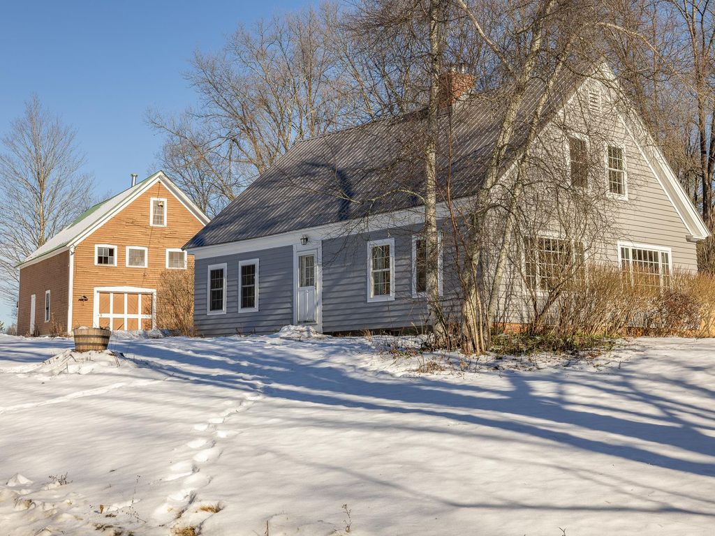 24 Hunt Road, Westmoreland, NH 03467