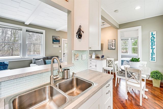 7363 North Shore Drive 5, South Haven, MI 49090