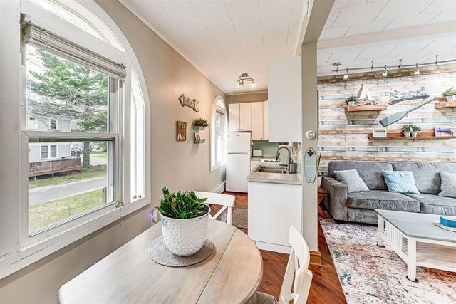 7363 North Shore Drive 5, South Haven, MI 49090