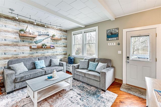 7363 North Shore Drive 5, South Haven, MI 49090