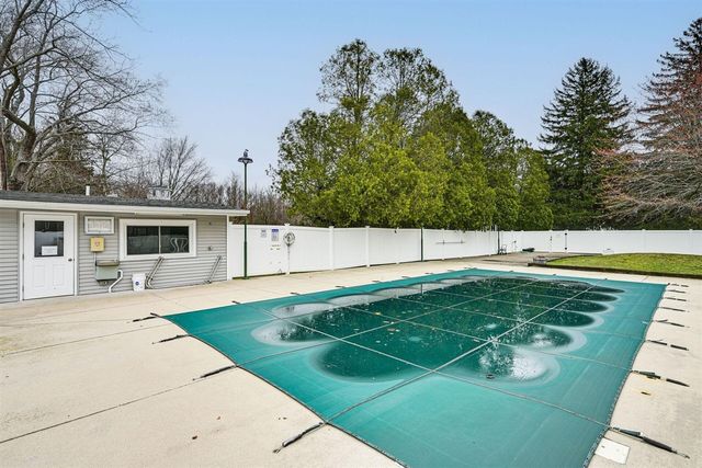 7363 North Shore Drive 5, South Haven, MI 49090