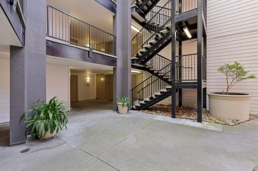 property-img