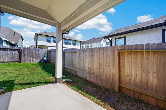 146 W Coralburst Loop, Montgomery, TX 77316