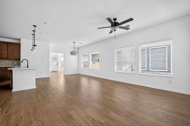 146 W Coralburst Loop, Montgomery, TX 77316