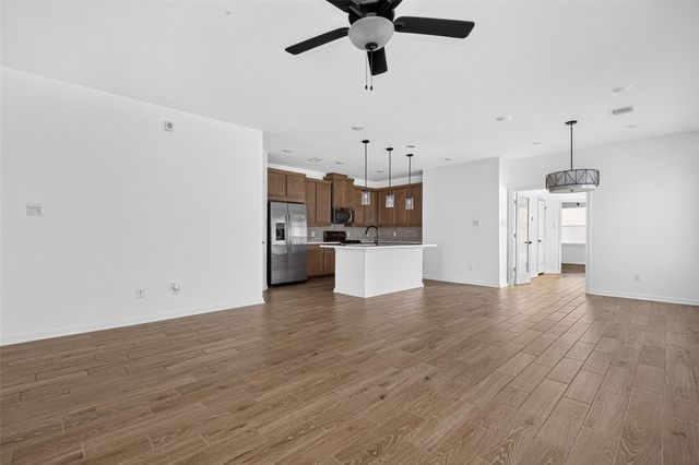 146 W Coralburst Loop, Montgomery, TX 77316