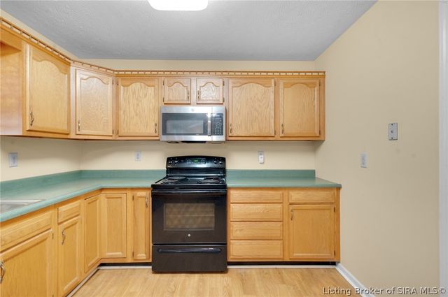 3012 Hamburg Pike, Jeffersonville, IN 47130