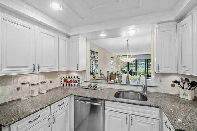 5154 Oakhill Lane 1014, Delray Beach, FL 33484