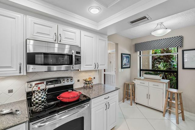 5154 Oakhill Lane 1014, Delray Beach, FL 33484