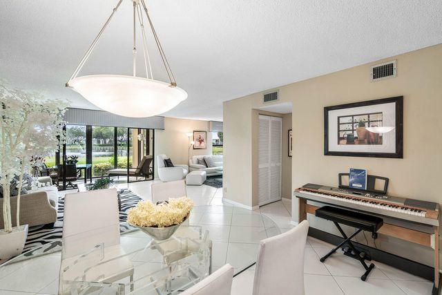 5154 Oakhill Lane 1014, Delray Beach, FL 33484