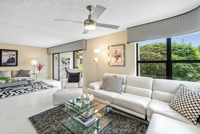 5154 Oakhill Lane 1014, Delray Beach, FL 33484