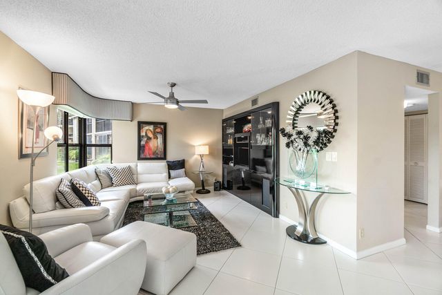5154 Oakhill Lane 1014, Delray Beach, FL 33484