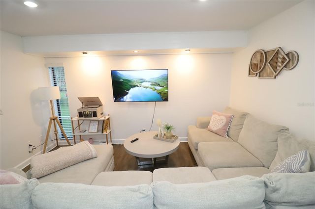 15401 DEERGLEN DRIVE, Tampa, FL 33624