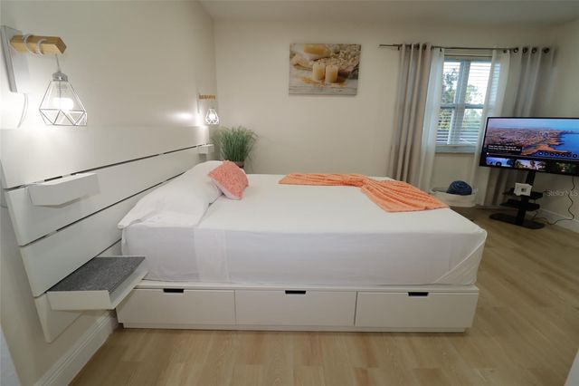 15401 DEERGLEN DRIVE, Tampa, FL 33624