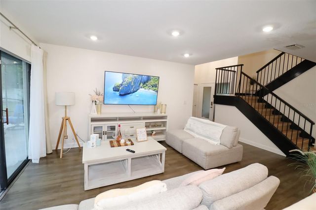 15401 DEERGLEN DRIVE, Tampa, FL 33624