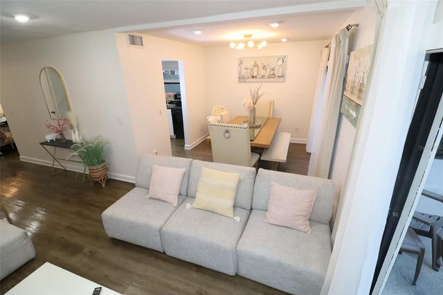 15401 DEERGLEN DRIVE, Tampa, FL 33624