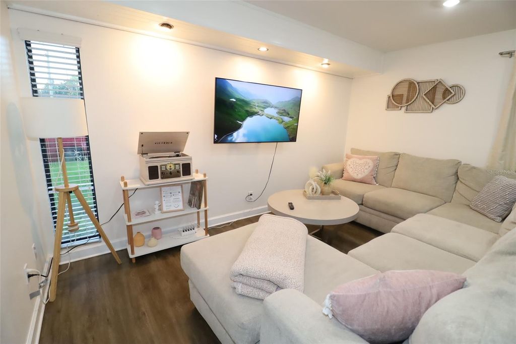 Image 13 of property listing at 15401 DEERGLEN DRIVE, Tampa, FL 33624