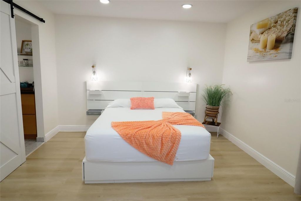 Image 15 of property listing at 15401 DEERGLEN DRIVE, Tampa, FL 33624