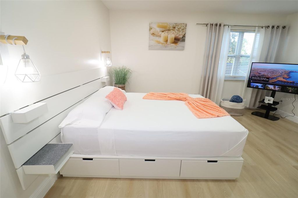 Image 17 of property listing at 15401 DEERGLEN DRIVE, Tampa, FL 33624