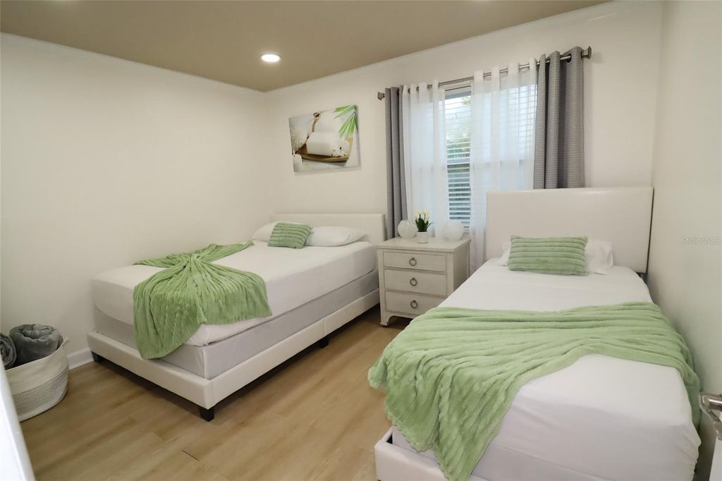 Image 19 of property listing at 15401 DEERGLEN DRIVE, Tampa, FL 33624