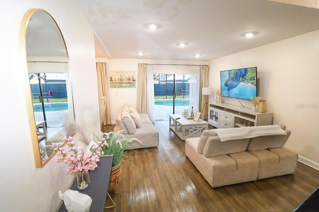 Image 3 of property listing at 15401 DEERGLEN DRIVE, Tampa, FL 33624