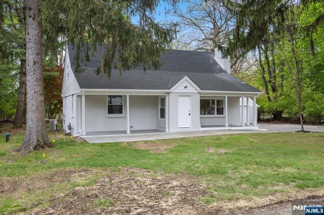 37 Roth Avenue, Oakland, NJ 07417
